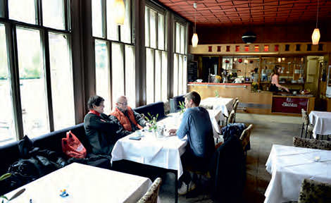 Zu Tisch mit Uschi Brüning und Ernst-Ludwig "Luten" Petrowsky (Foto: Lutz Voigtländer)