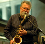 Kuratiert eine Konzertreihe im Bimhuis: Evan Parker