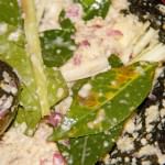Gemörsert: Zwiebeln, Knoblauch, Kafirlimettenblätter und Zitronengras (Foto: Katrin Sohns)